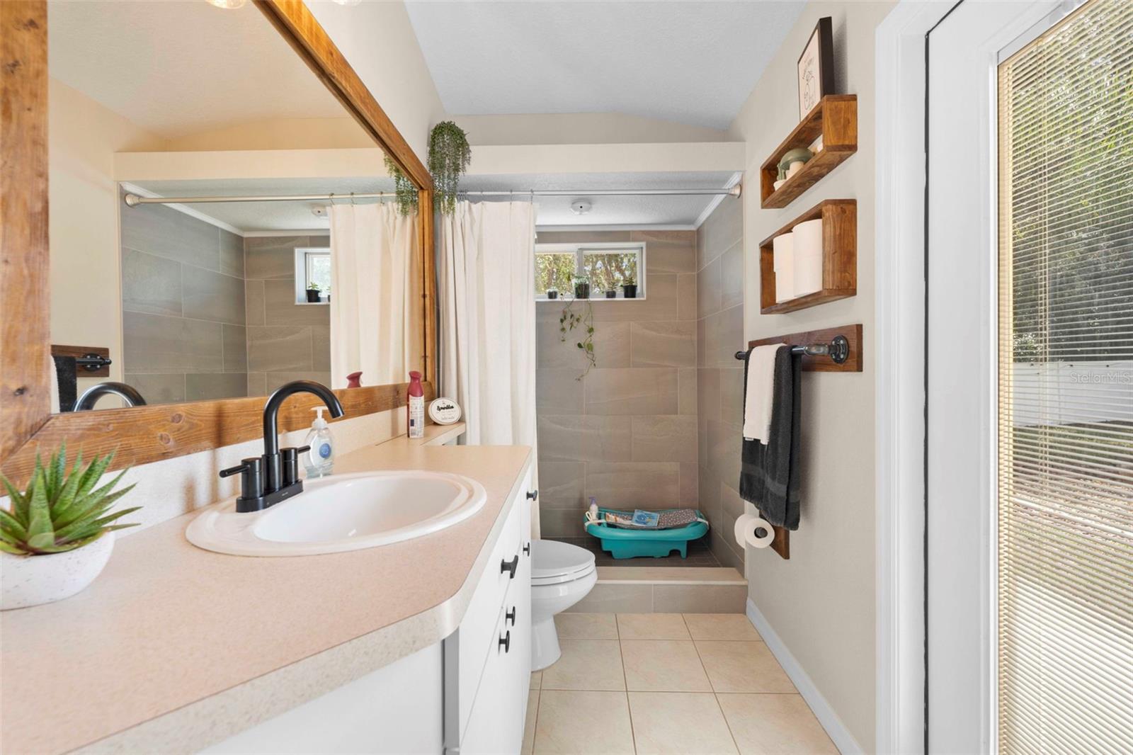 Image 30 of 58 For 12114 Elston Street