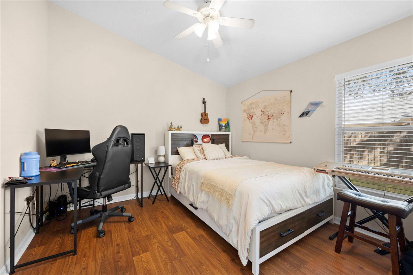 Image 33 of 58 For 12114 Elston Street