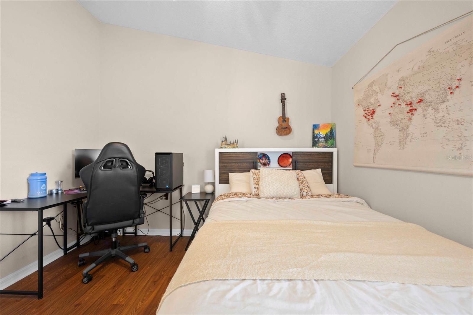 Image 34 of 58 For 12114 Elston Street