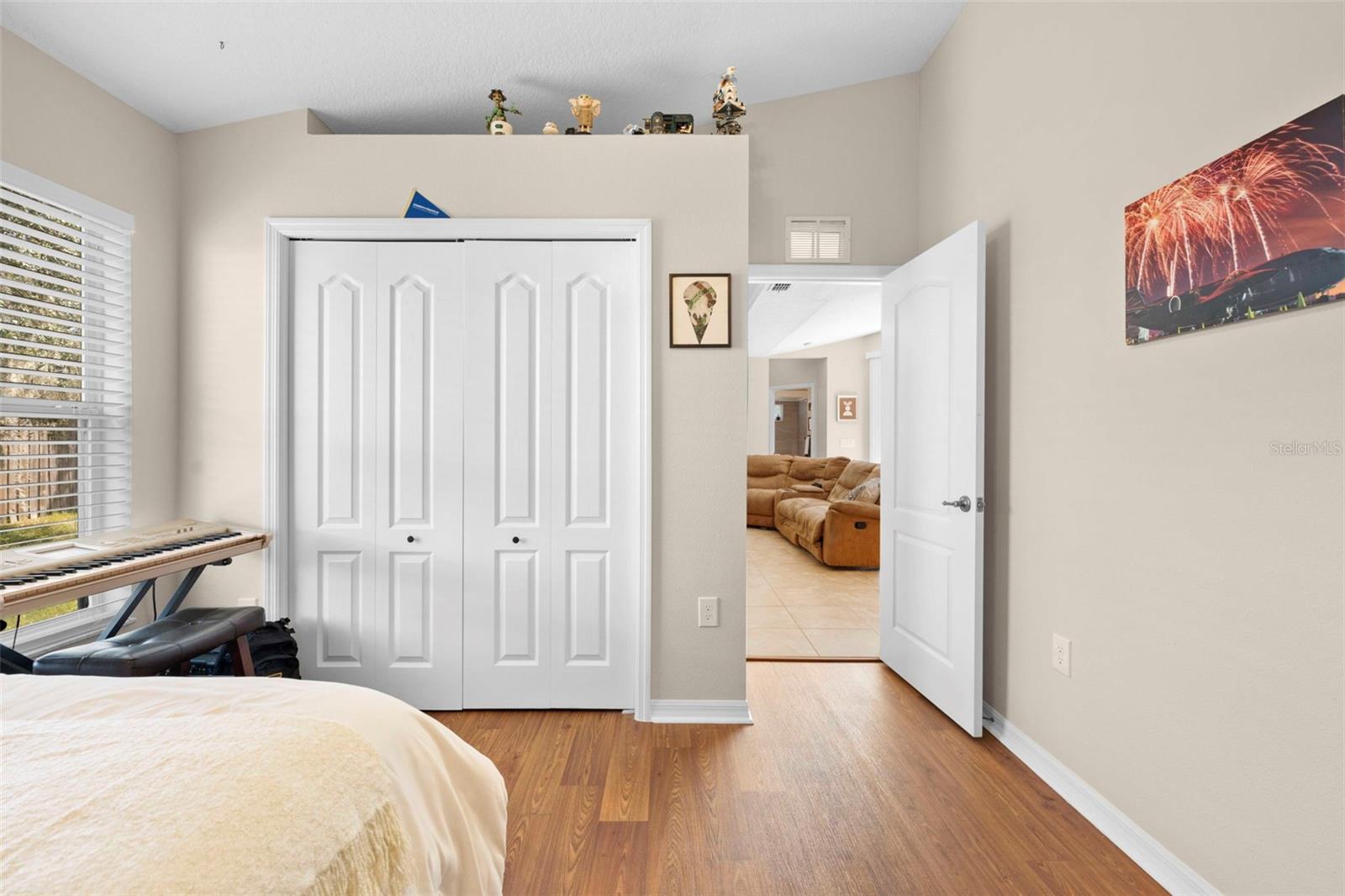 Image 35 of 58 For 12114 Elston Street