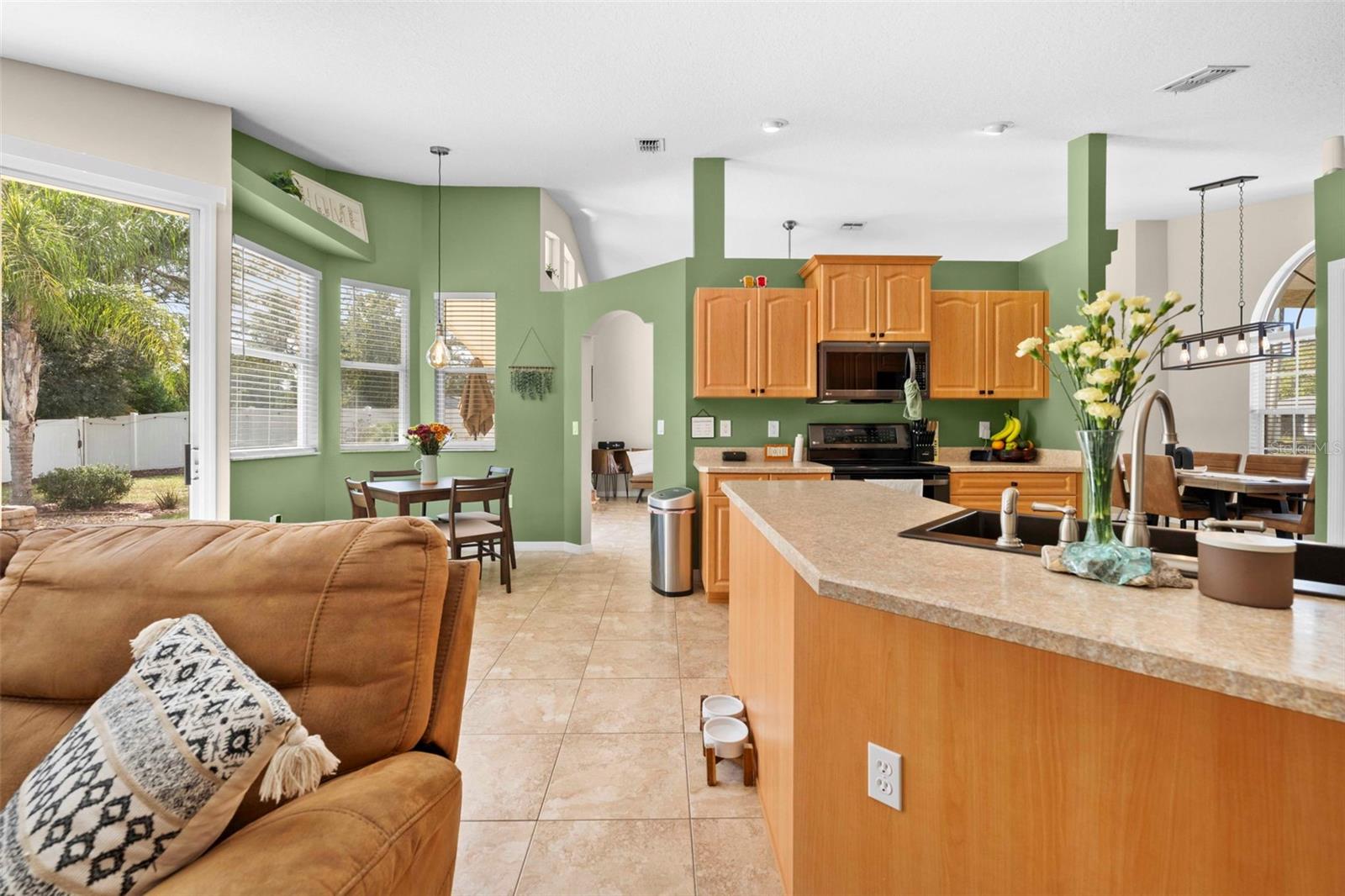 Image 43 of 58 For 12114 Elston Street