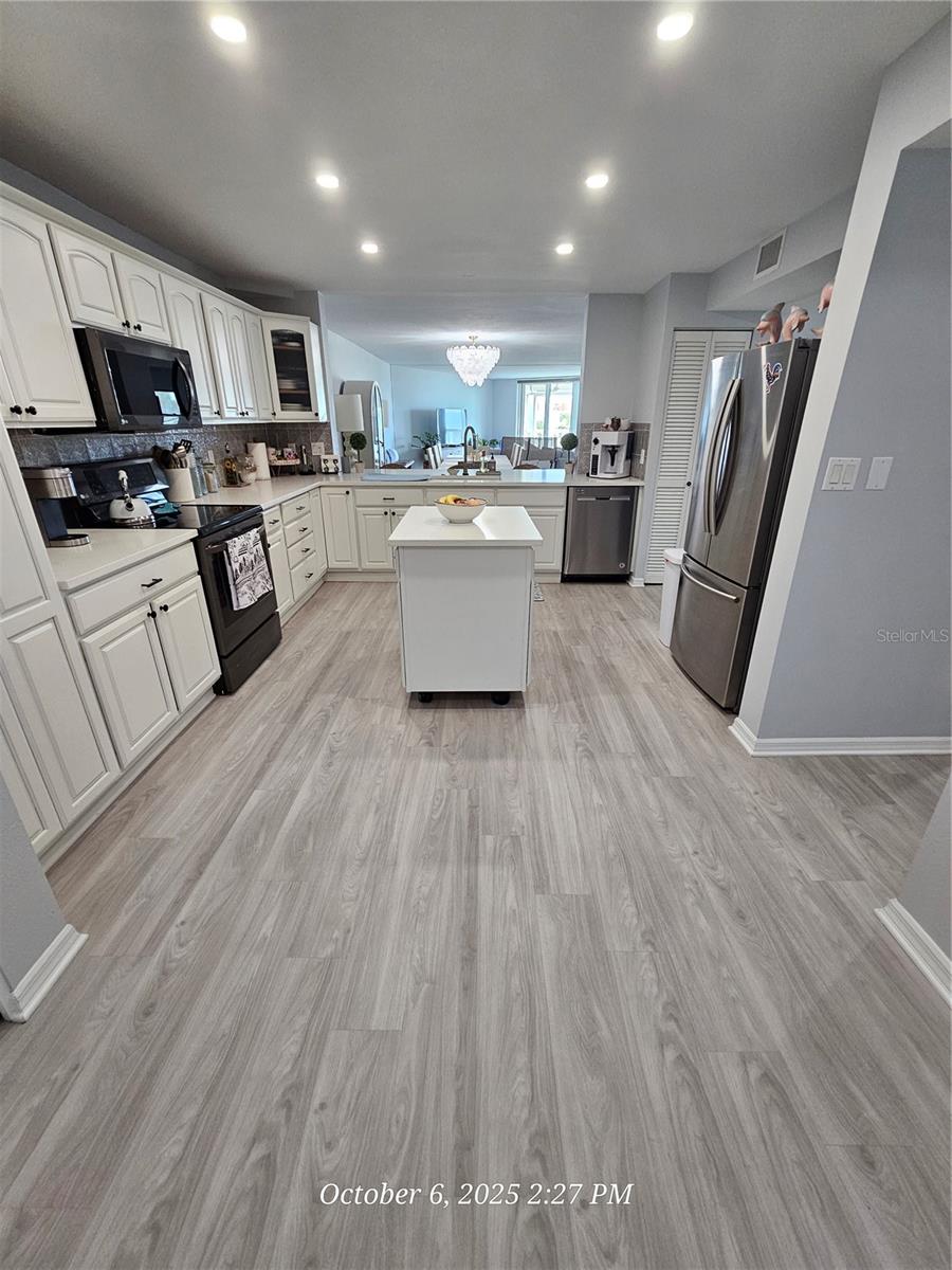 Image 11 of 75 For 6500 Sunset Way 308