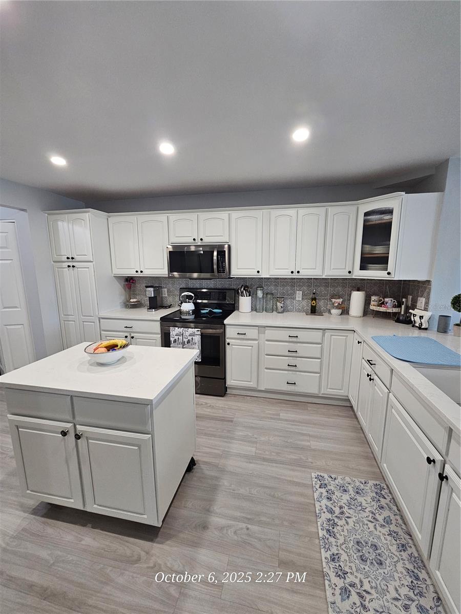Image 14 of 75 For 6500 Sunset Way 308