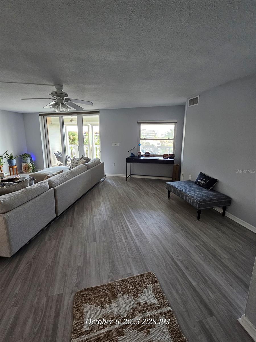 Image 17 of 75 For 6500 Sunset Way 308