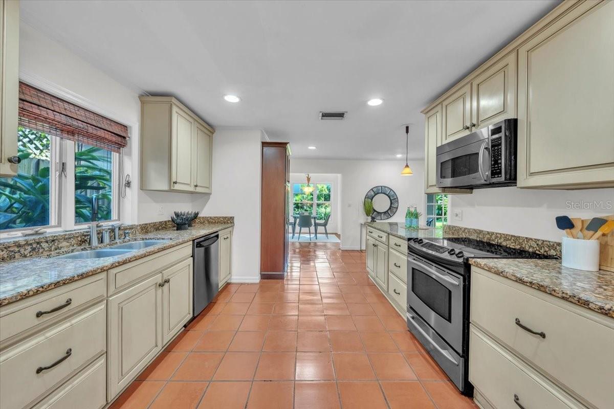 Image 7 of 56 For 2920 Knights Avenue