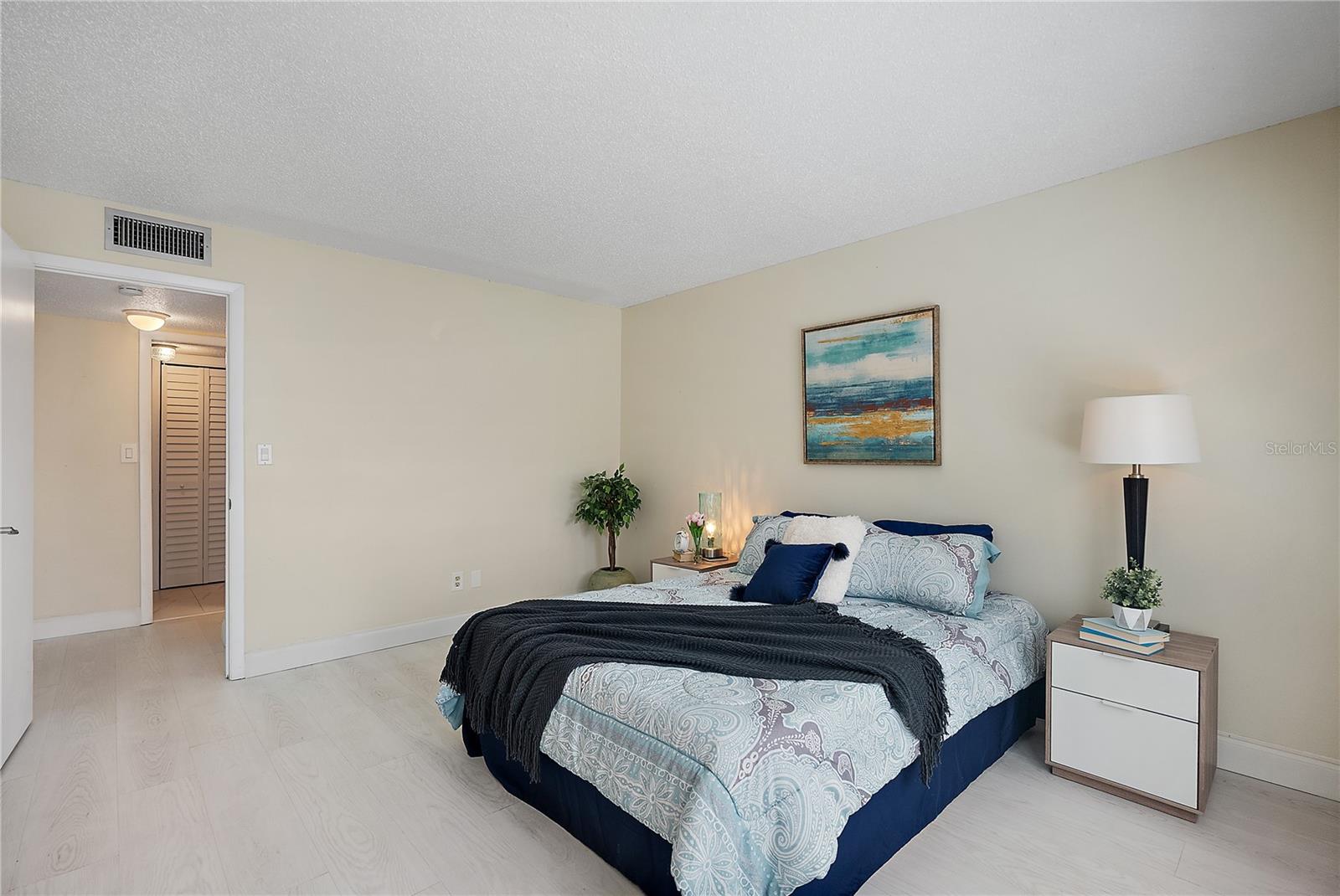 Image 18 of 51 For 705 Cordova Green