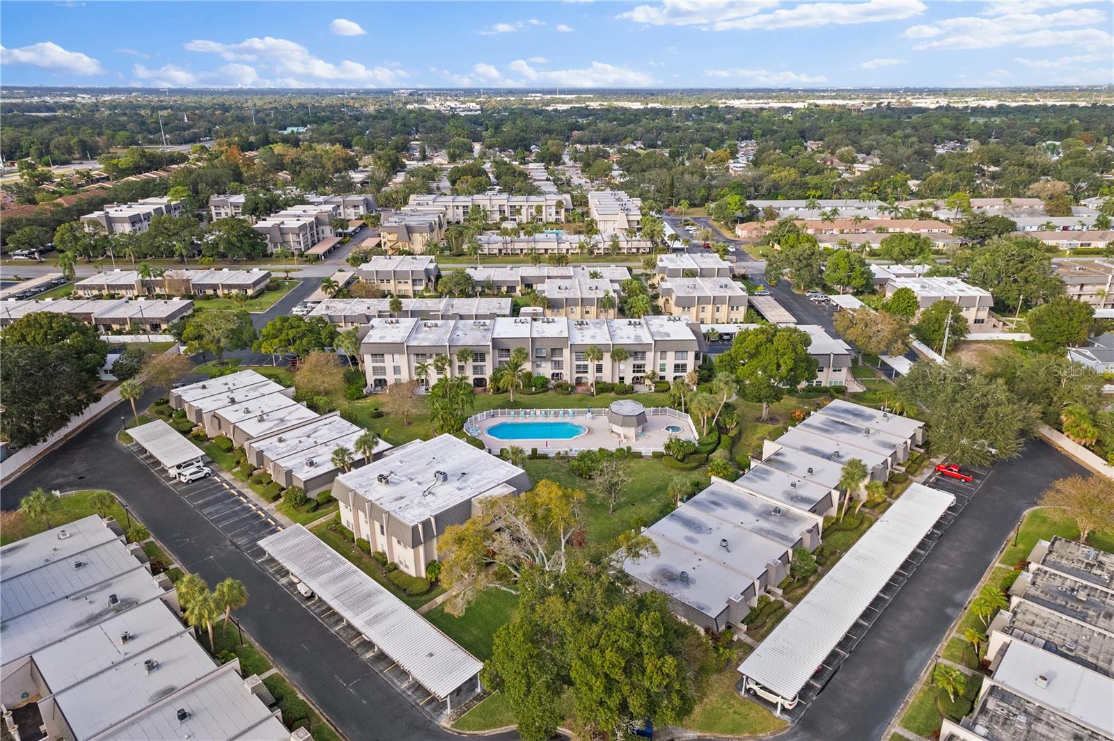Image 31 of 51 For 705 Cordova Green