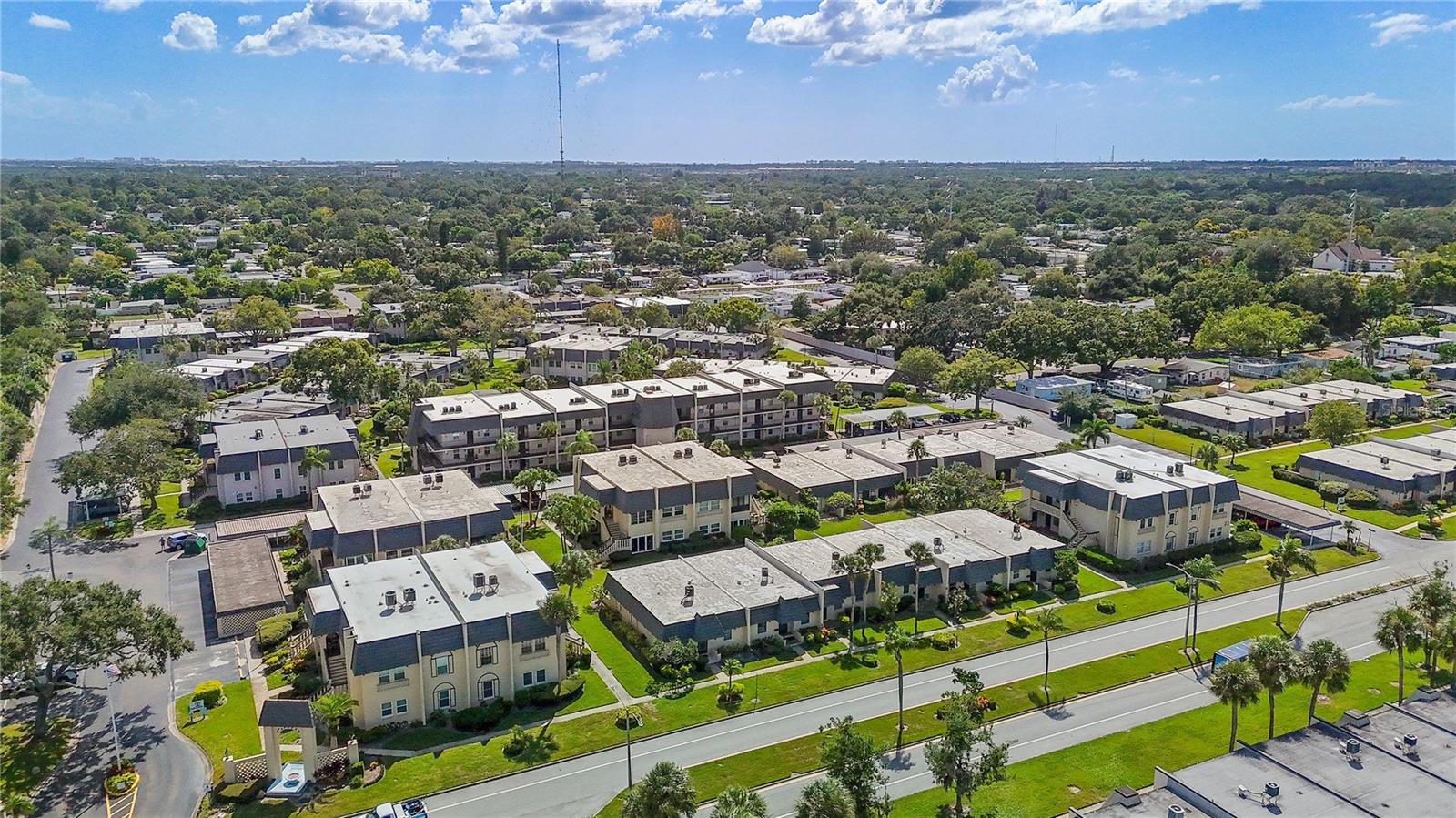 Image 43 of 51 For 705 Cordova Green