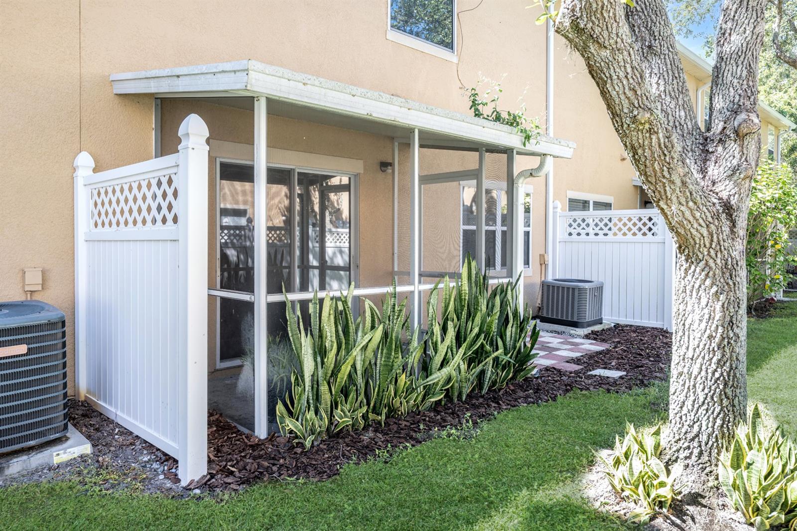 Image 37 of 39 For 16313 Newbury Palms Court