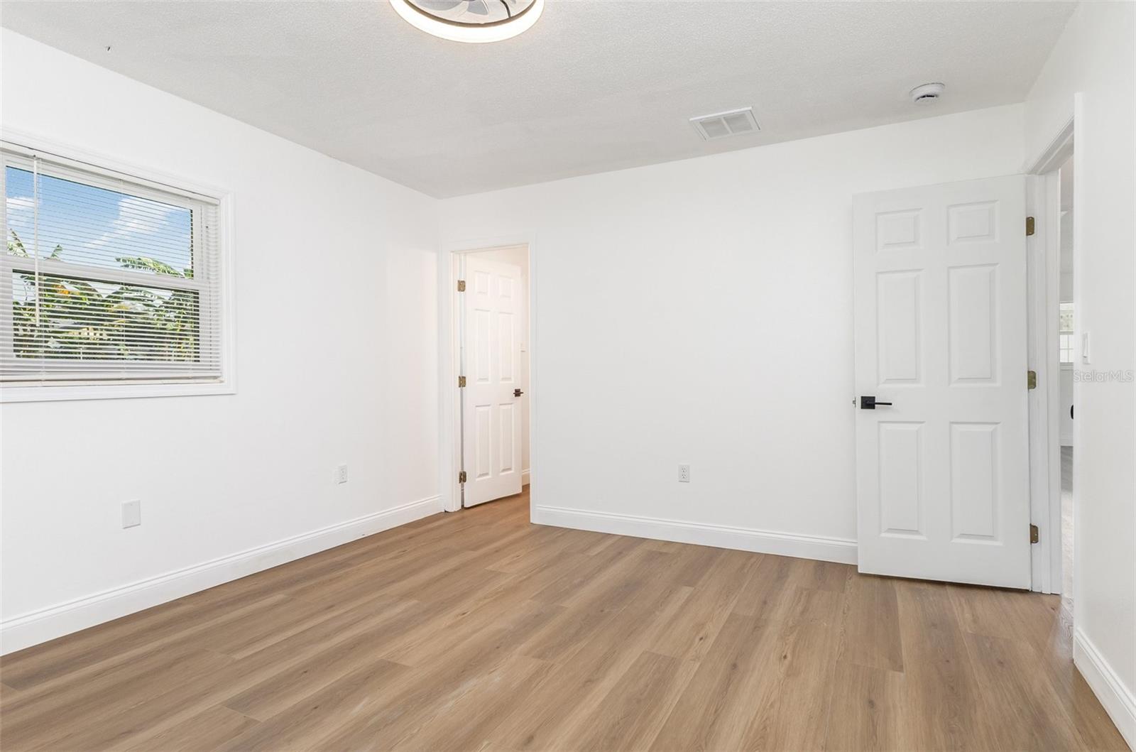 Image 10 of 33 For 639 Williams Street