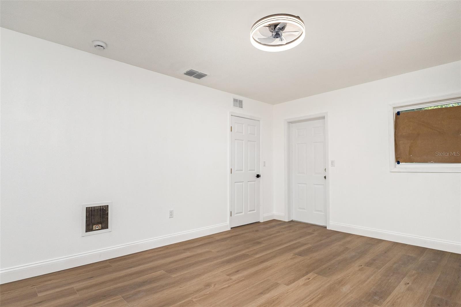 Image 14 of 33 For 639 Williams Street