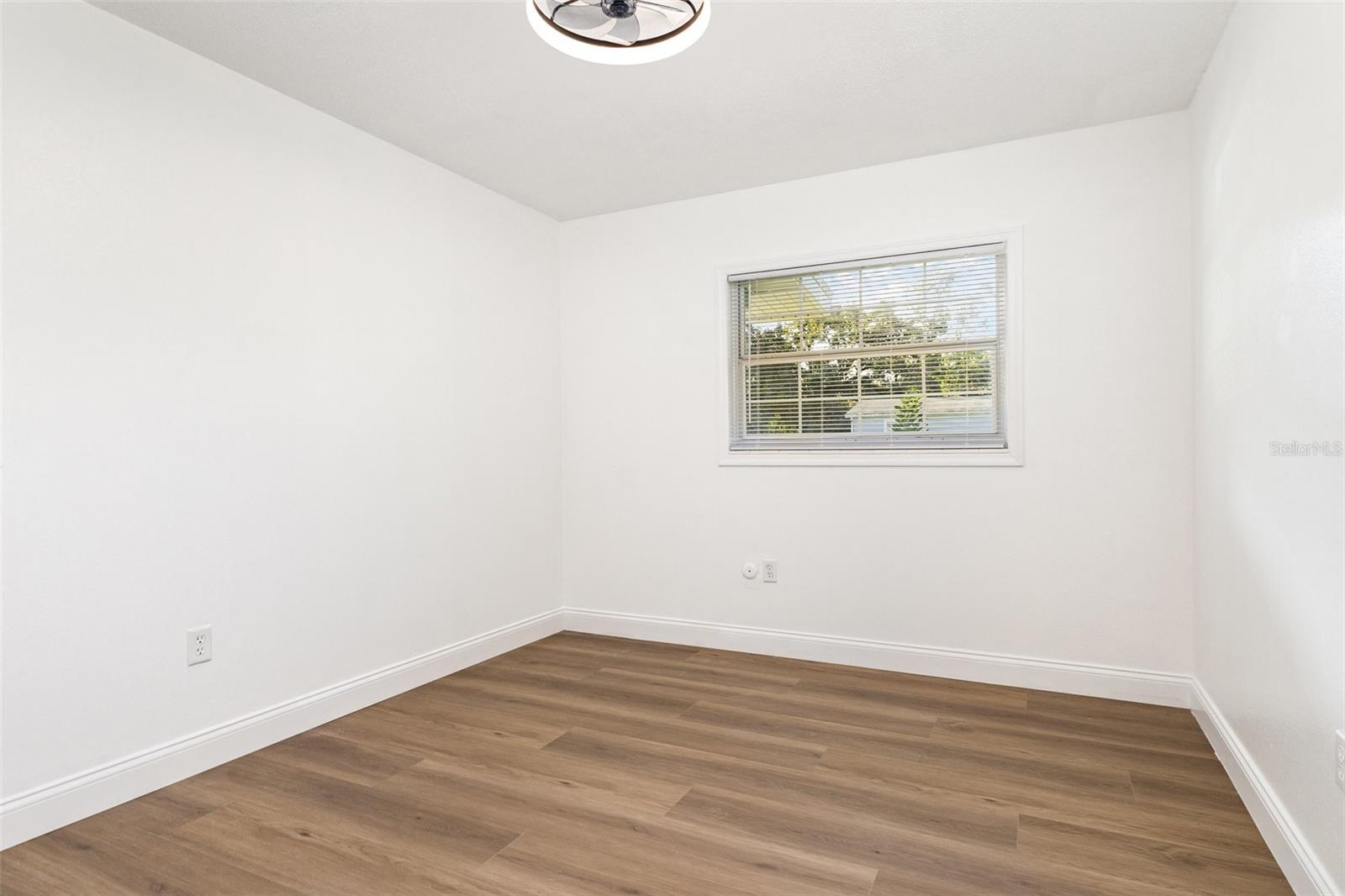 Image 17 of 33 For 639 Williams Street