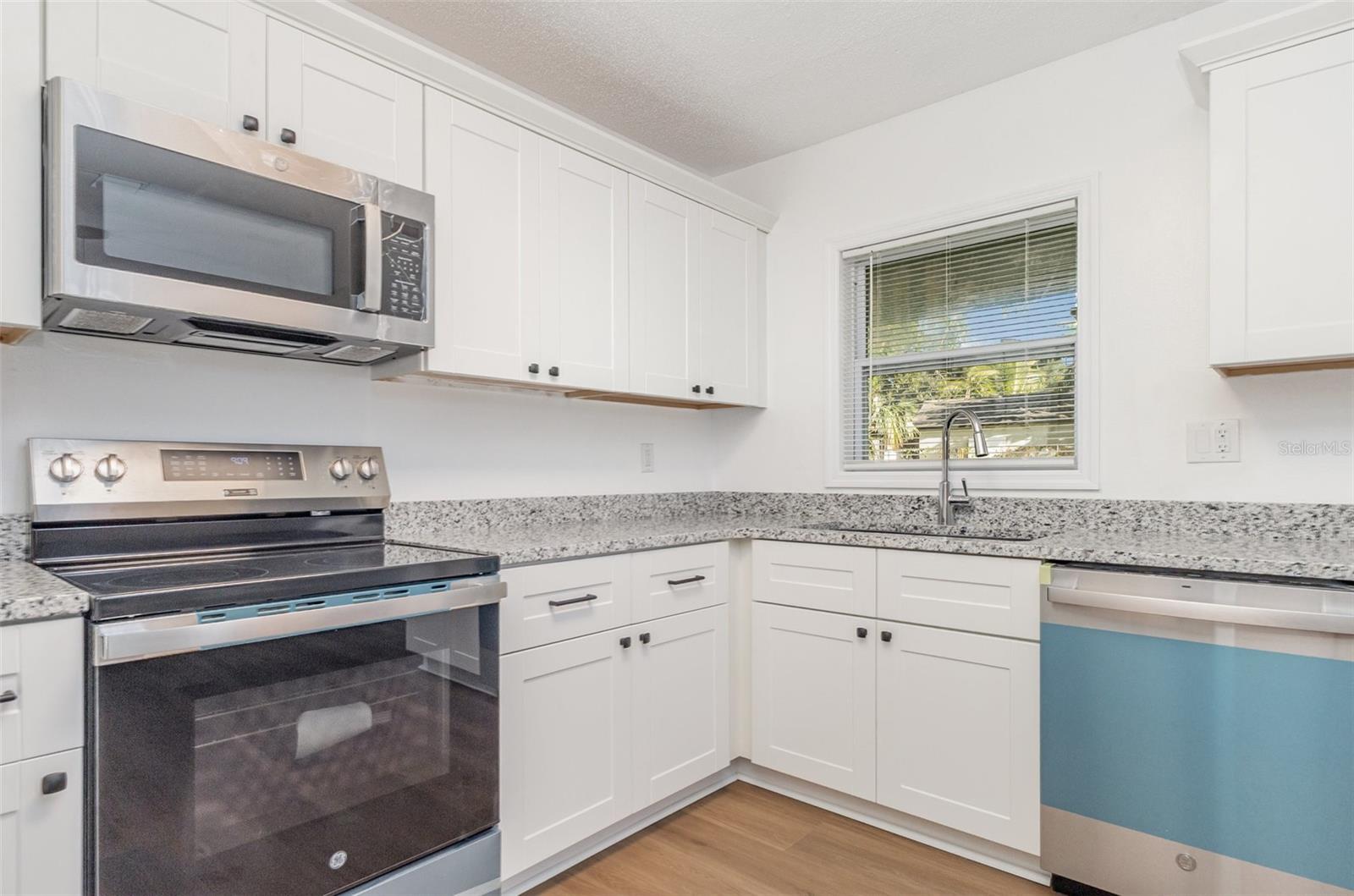 Image 8 of 33 For 639 Williams Street
