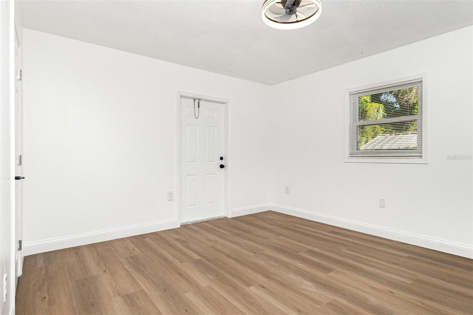 Image 9 of 33 For 639 Williams Street