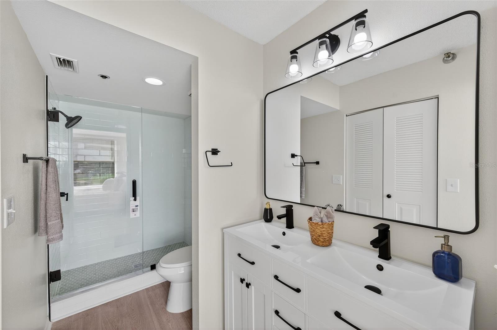 Image 23 of 49 For 3730 Pinebrook Circle 408