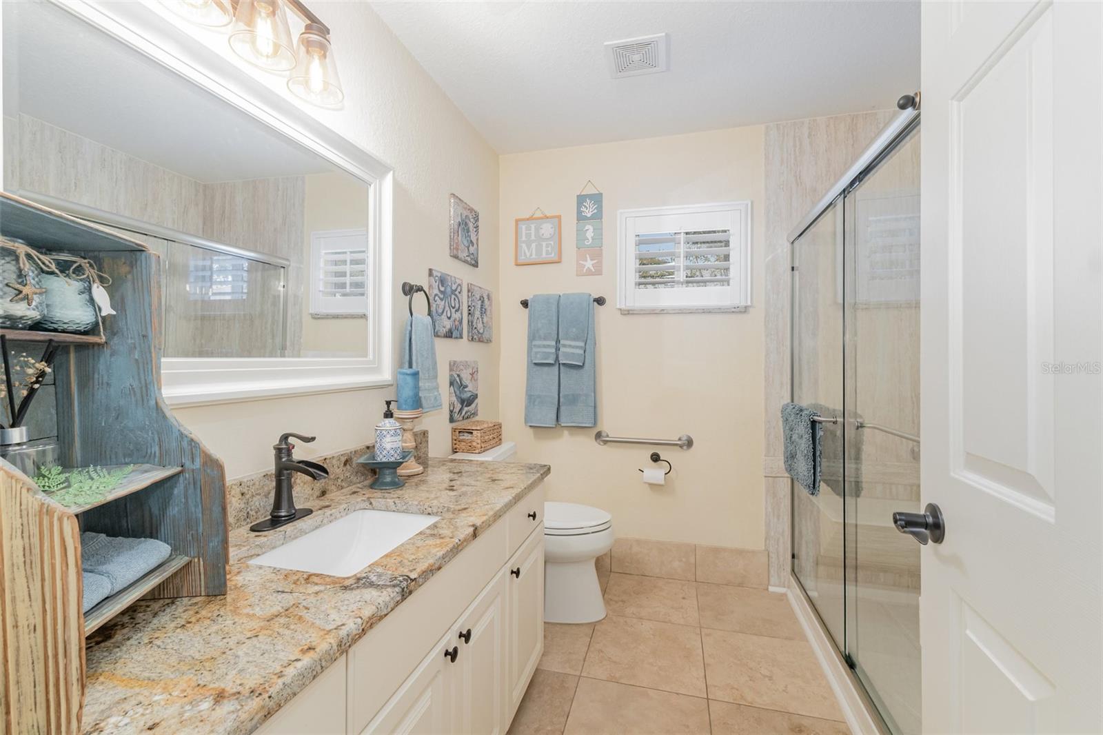Image 18 of 29 For 11284 139th Place