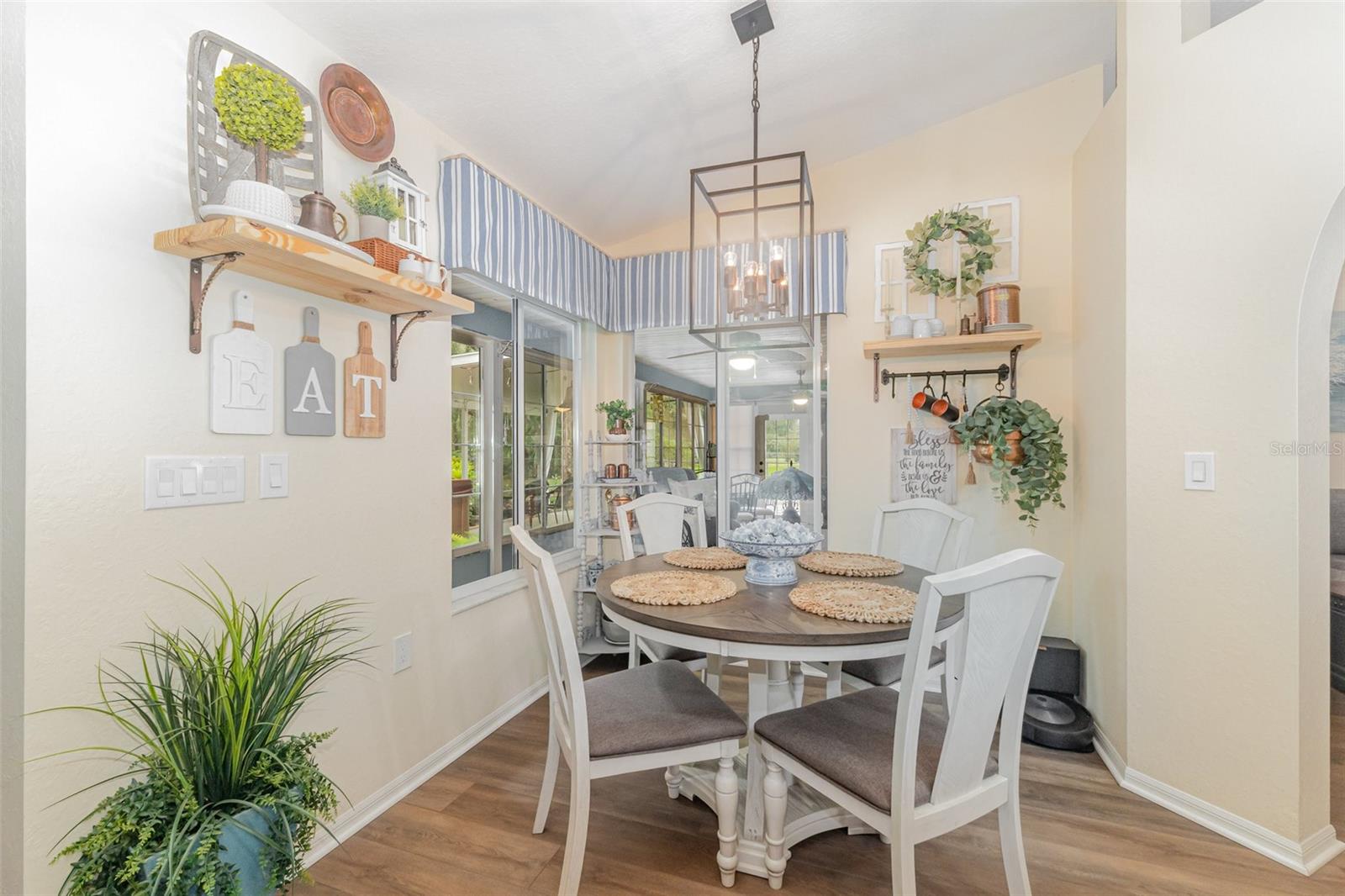 Image 5 of 29 For 11284 139th Place