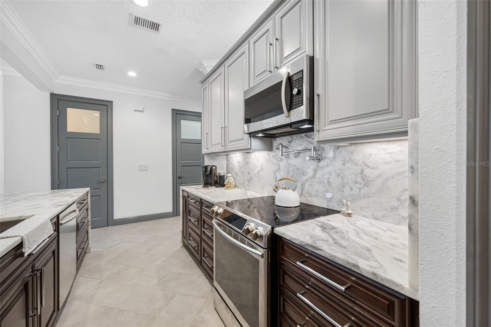 Image 11 of 60 For 237 7th Avenue N 2