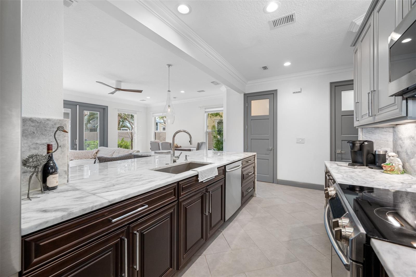 Image 9 of 60 For 237 7th Avenue N 2