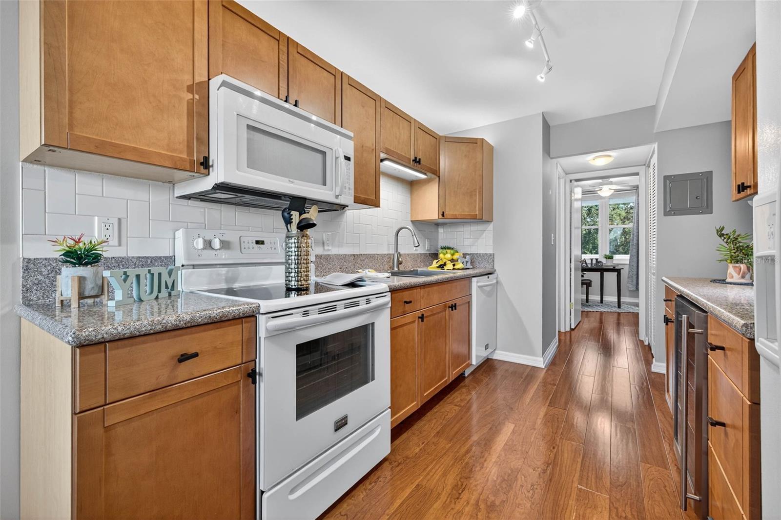 Image 11 of 34 For 4880 Locust Street Ne 330