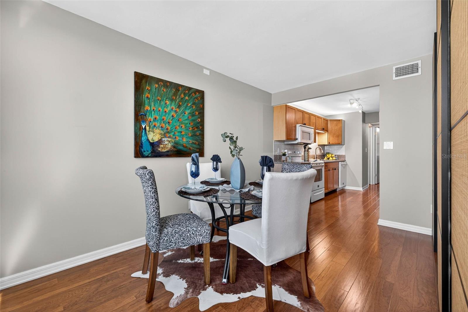 Image 14 of 34 For 4880 Locust Street Ne 330