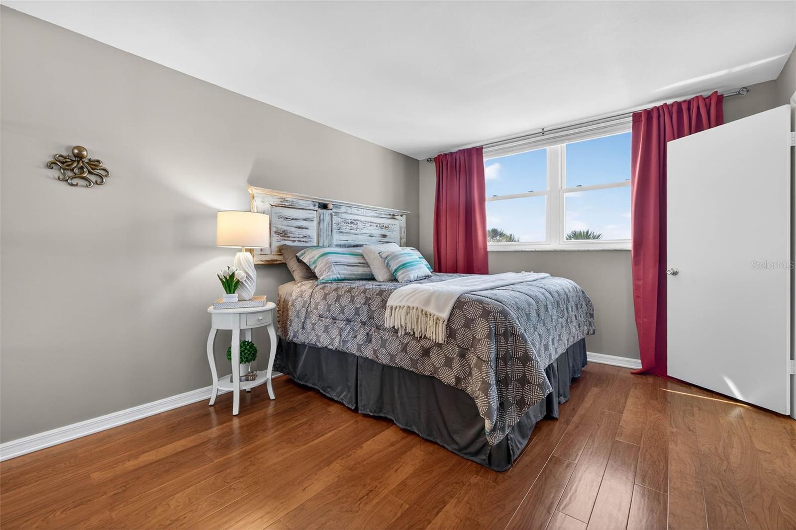 Image 15 of 34 For 4880 Locust Street Ne 330