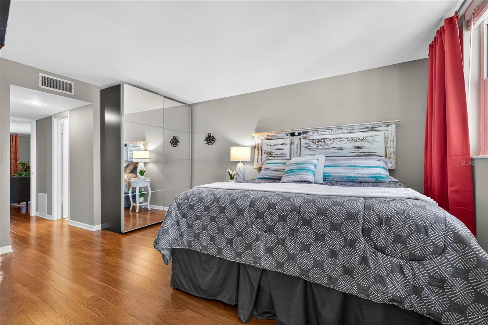 Image 16 of 34 For 4880 Locust Street Ne 330