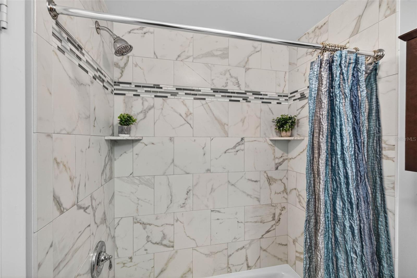 Image 18 of 34 For 4880 Locust Street Ne 330