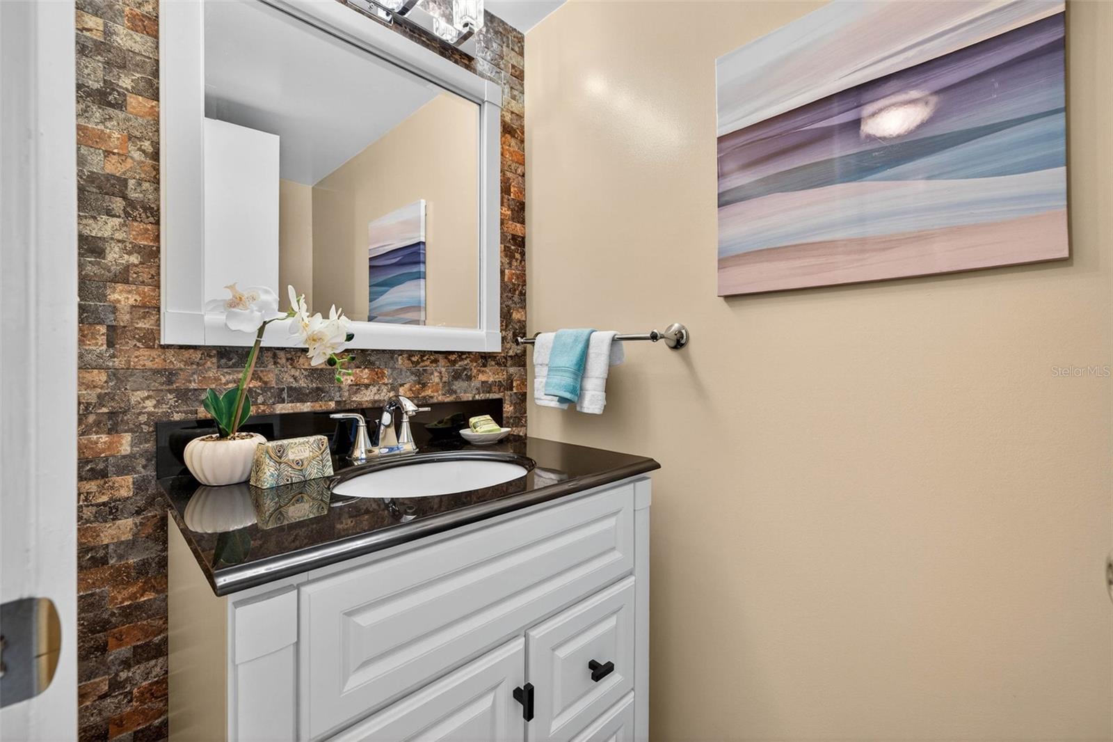 Image 21 of 34 For 4880 Locust Street Ne 330