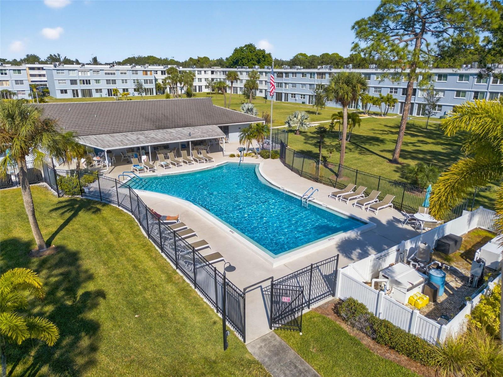 Image 27 of 34 For 4880 Locust Street Ne 330