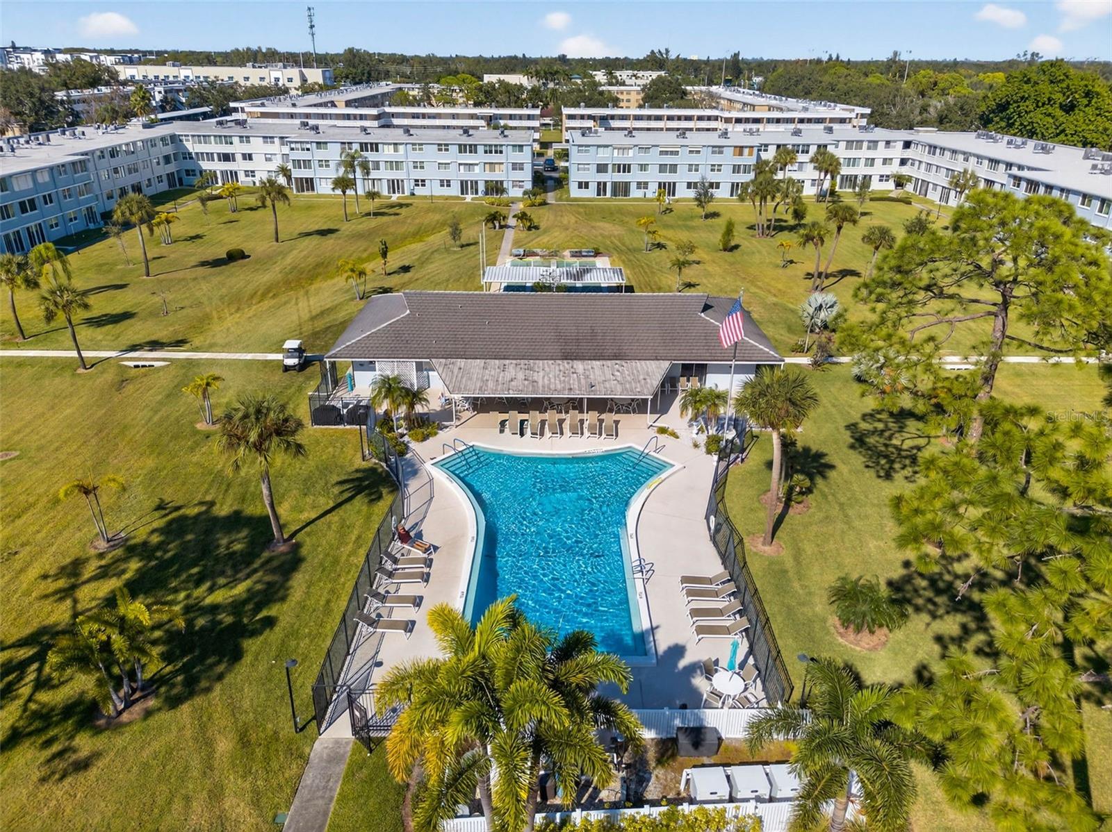 Image 28 of 34 For 4880 Locust Street Ne 330