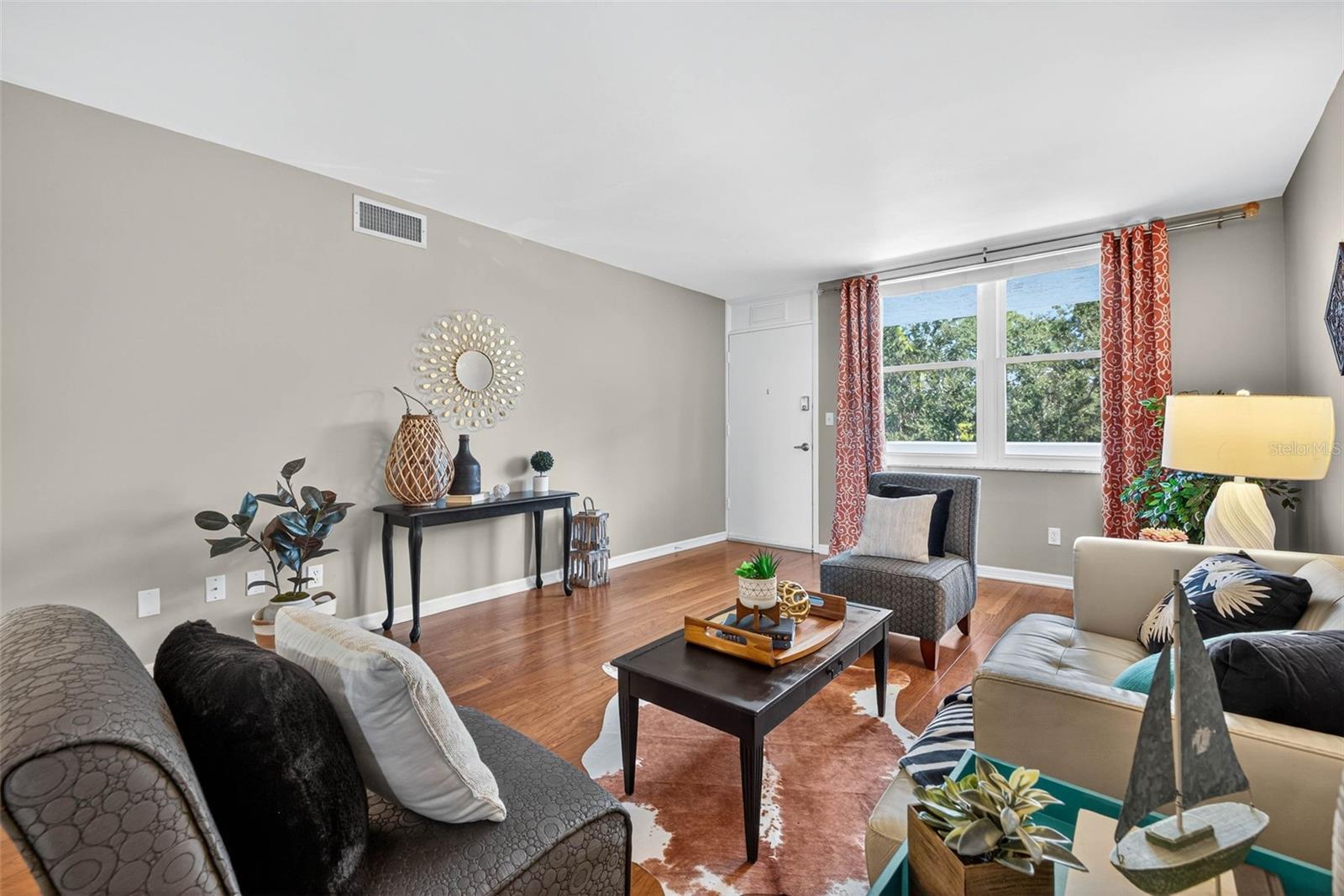 Image 7 of 34 For 4880 Locust Street Ne 330