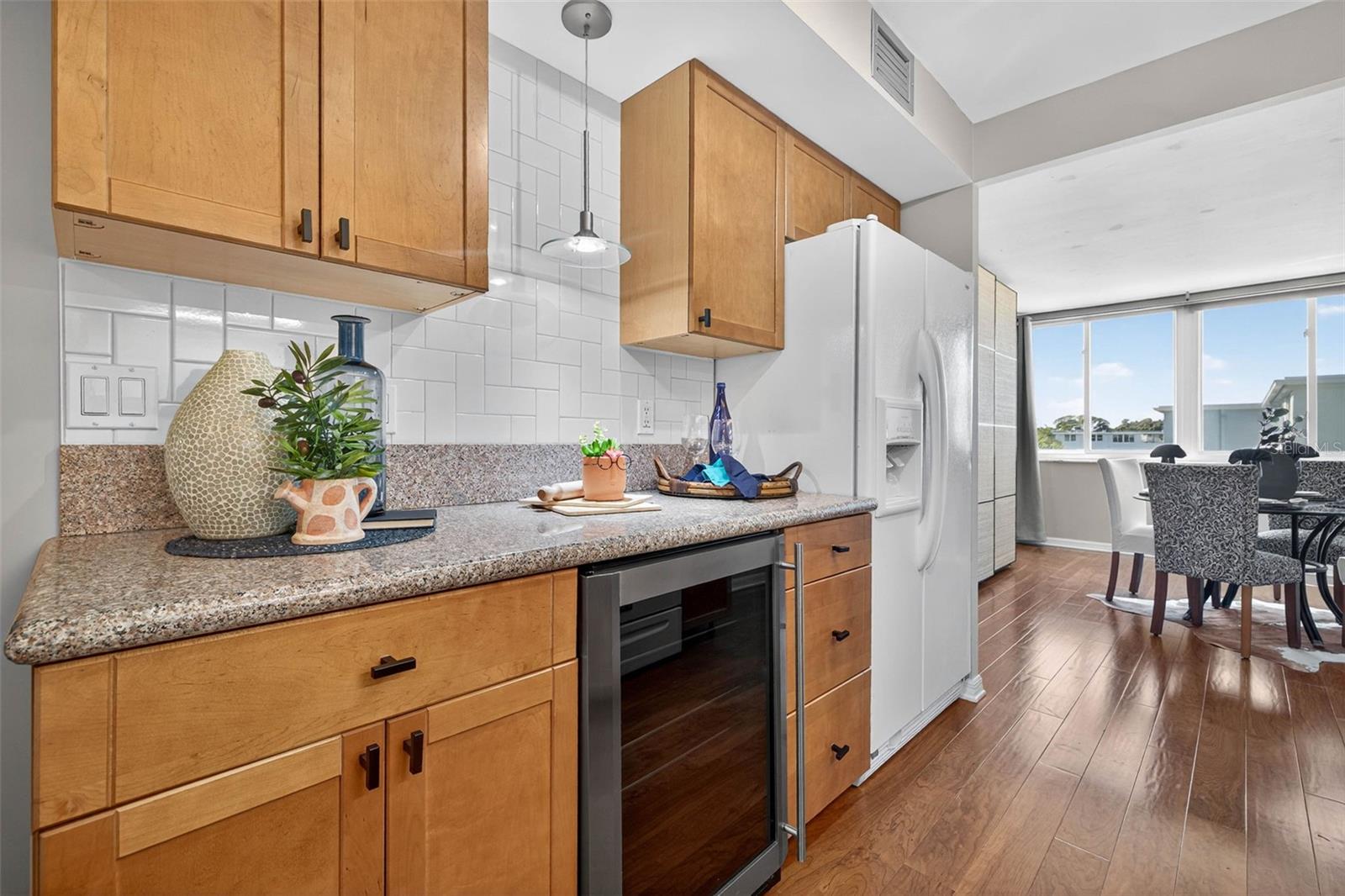 Image 9 of 34 For 4880 Locust Street Ne 330