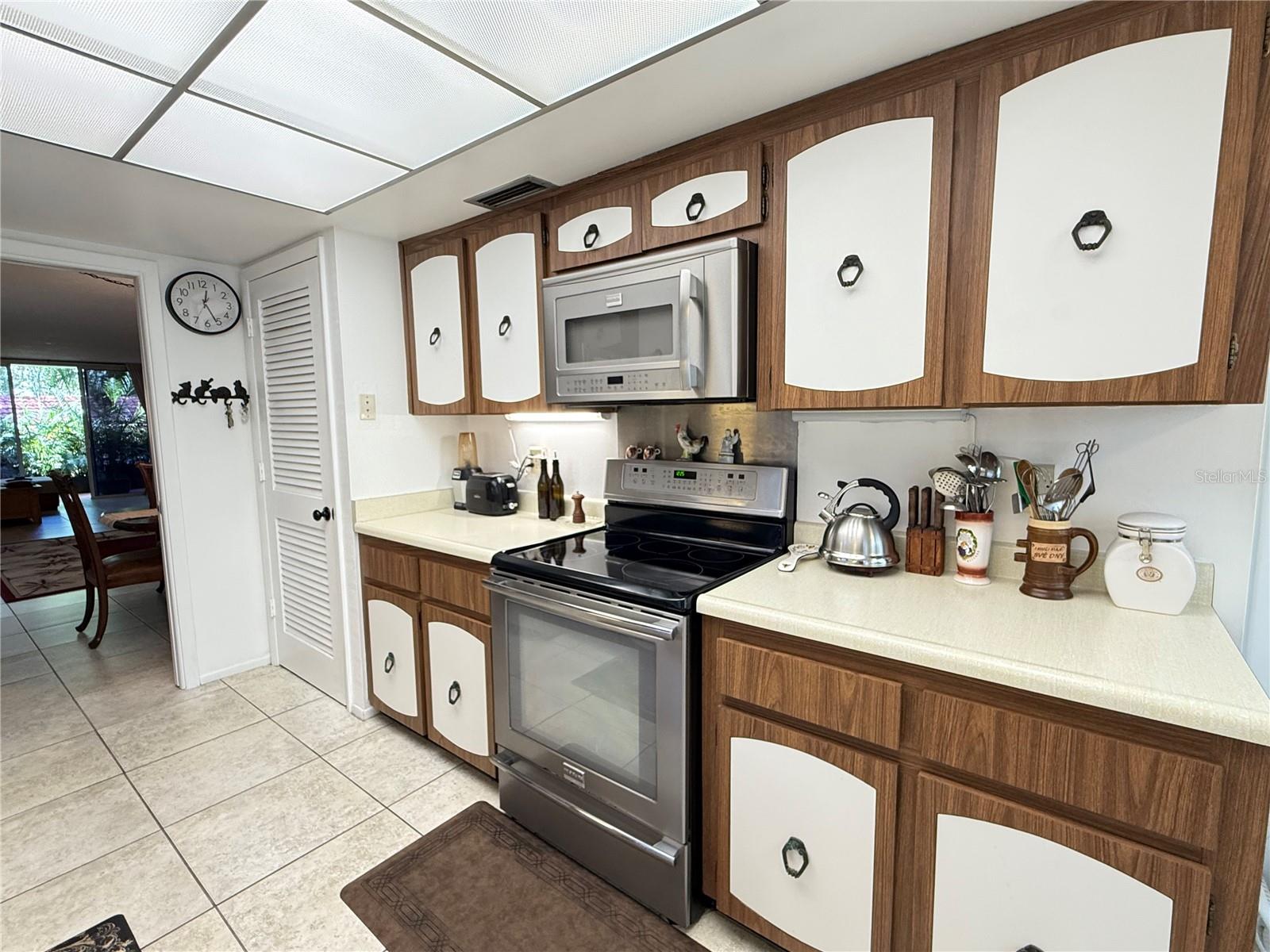 Image 11 of 49 For 1012 Pearce Drive 101