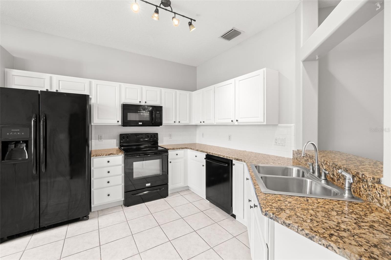 Image 7 of 37 For 1261 Millbrook Circle