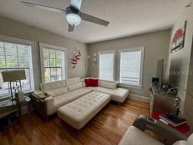 Image 4 of 15 For 210 22nd Avenue Ne 2