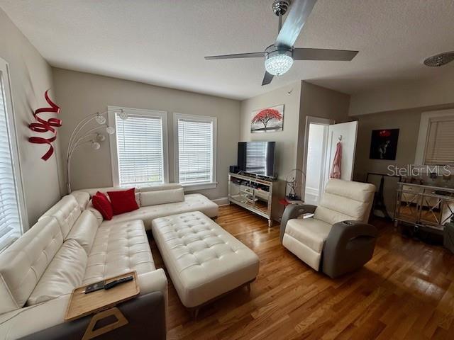 Image 5 of 15 For 210 22nd Avenue Ne 2