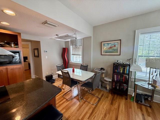 Image 7 of 15 For 210 22nd Avenue Ne 2
