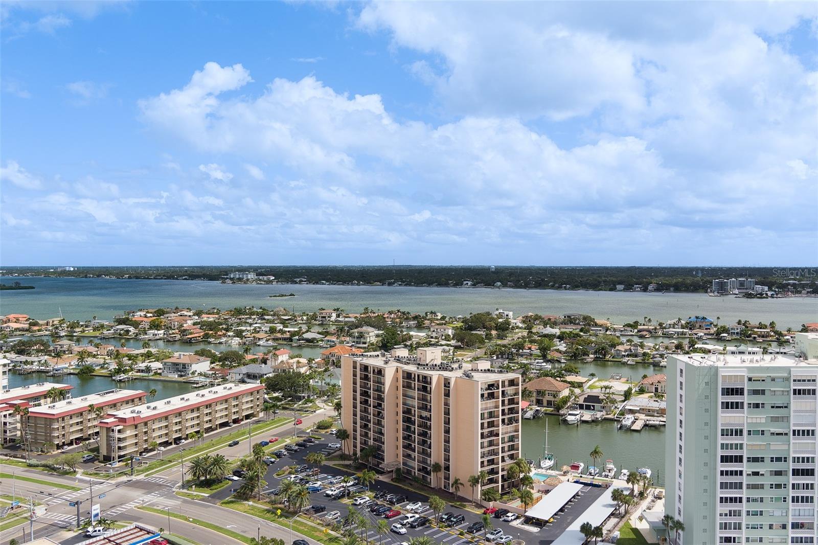 Image 4 of 78 For 51 Island Way 101