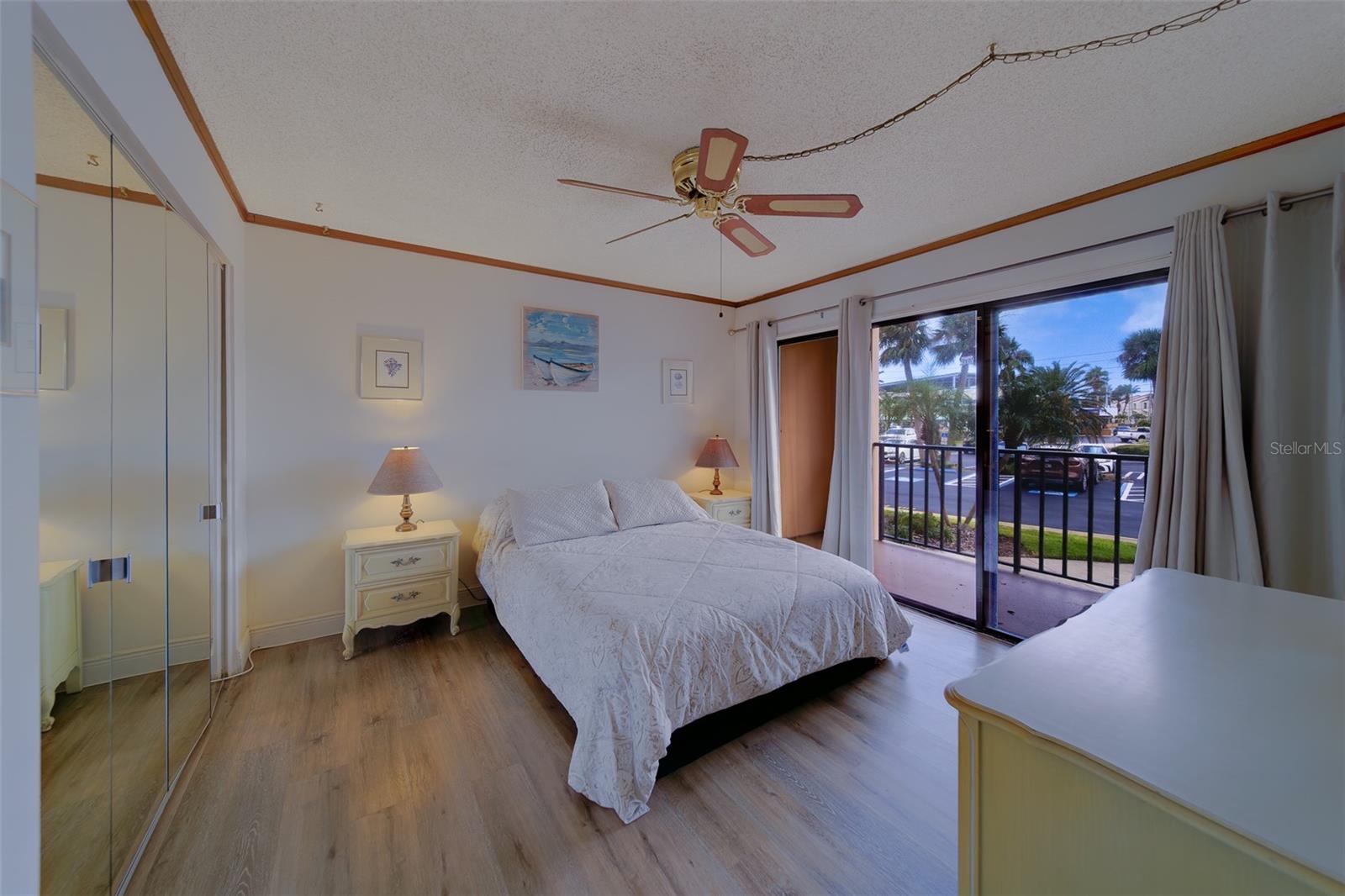 Image 56 of 78 For 51 Island Way 101