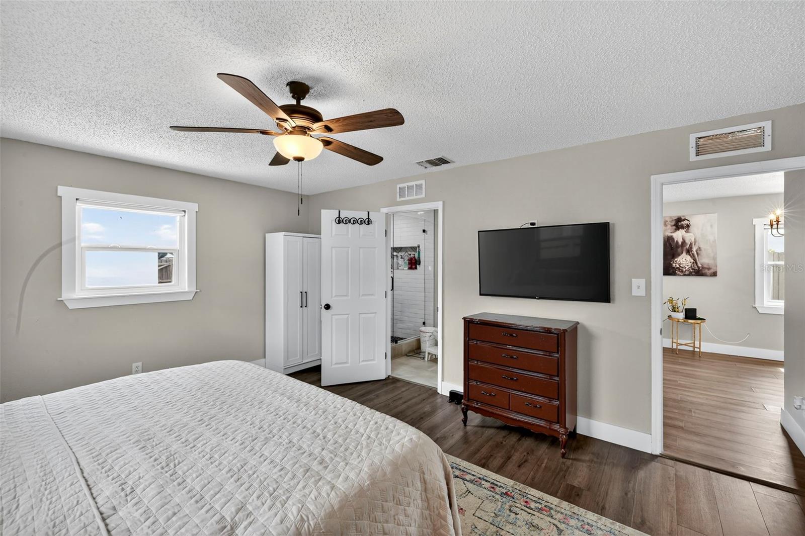 Image 15 of 39 For 1324 40th Street S