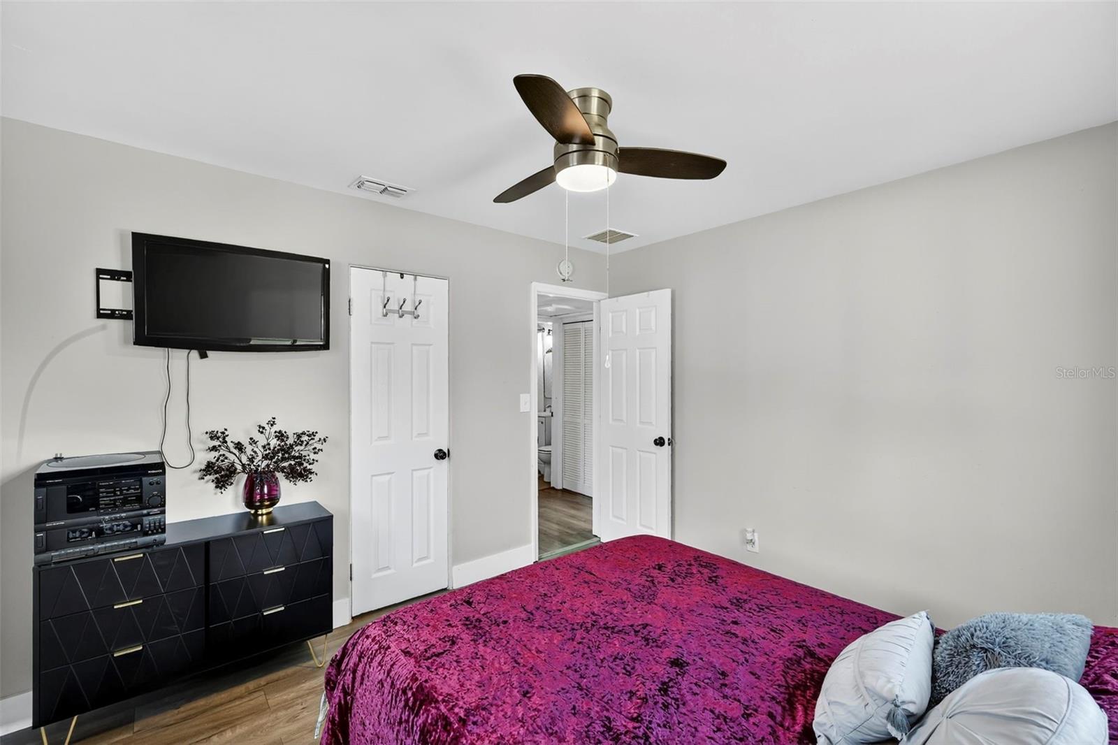 Image 26 of 39 For 1324 40th Street S