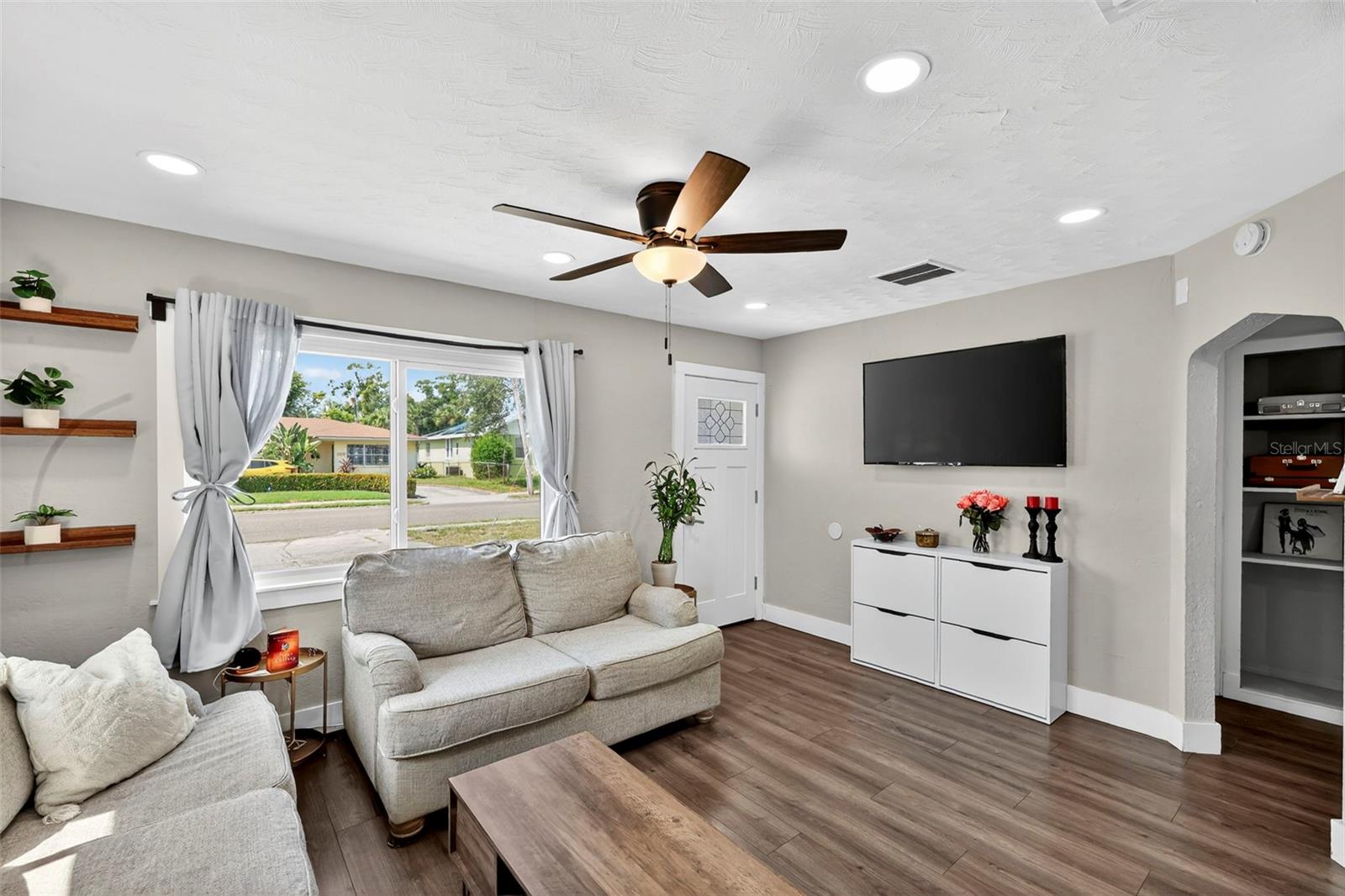 Image 4 of 39 For 1324 40th Street S