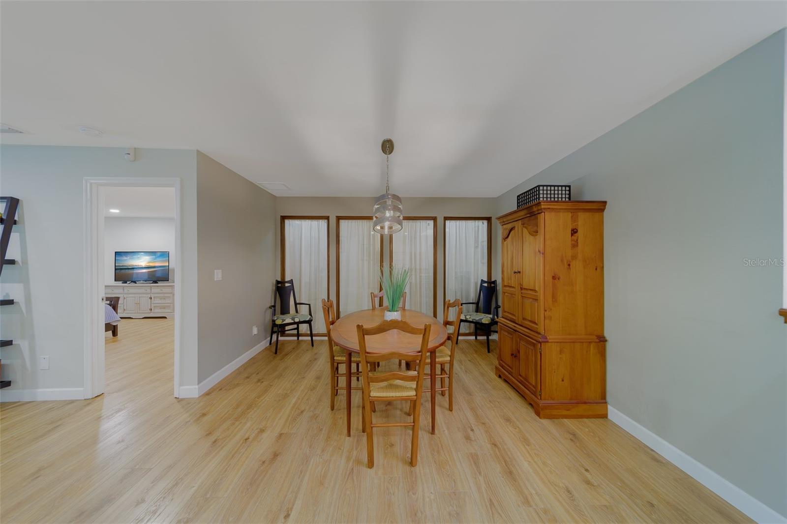 Image 12 of 86 For 214 Sheffield Circle E