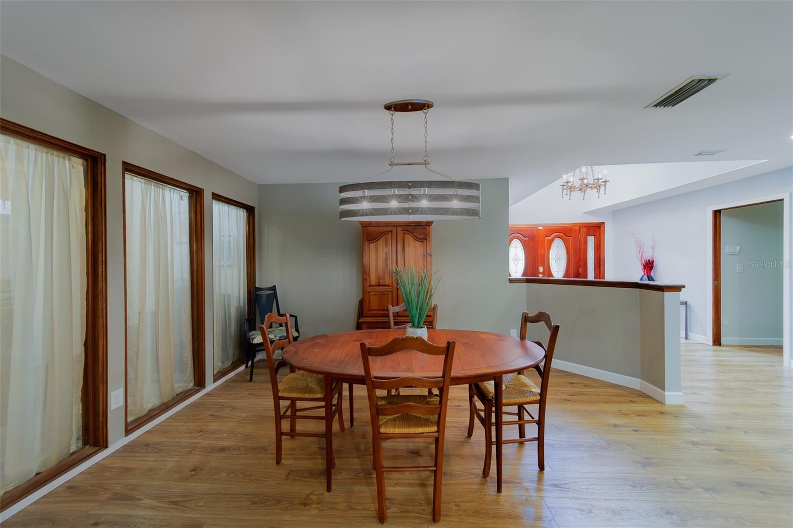 Image 13 of 86 For 214 Sheffield Circle E