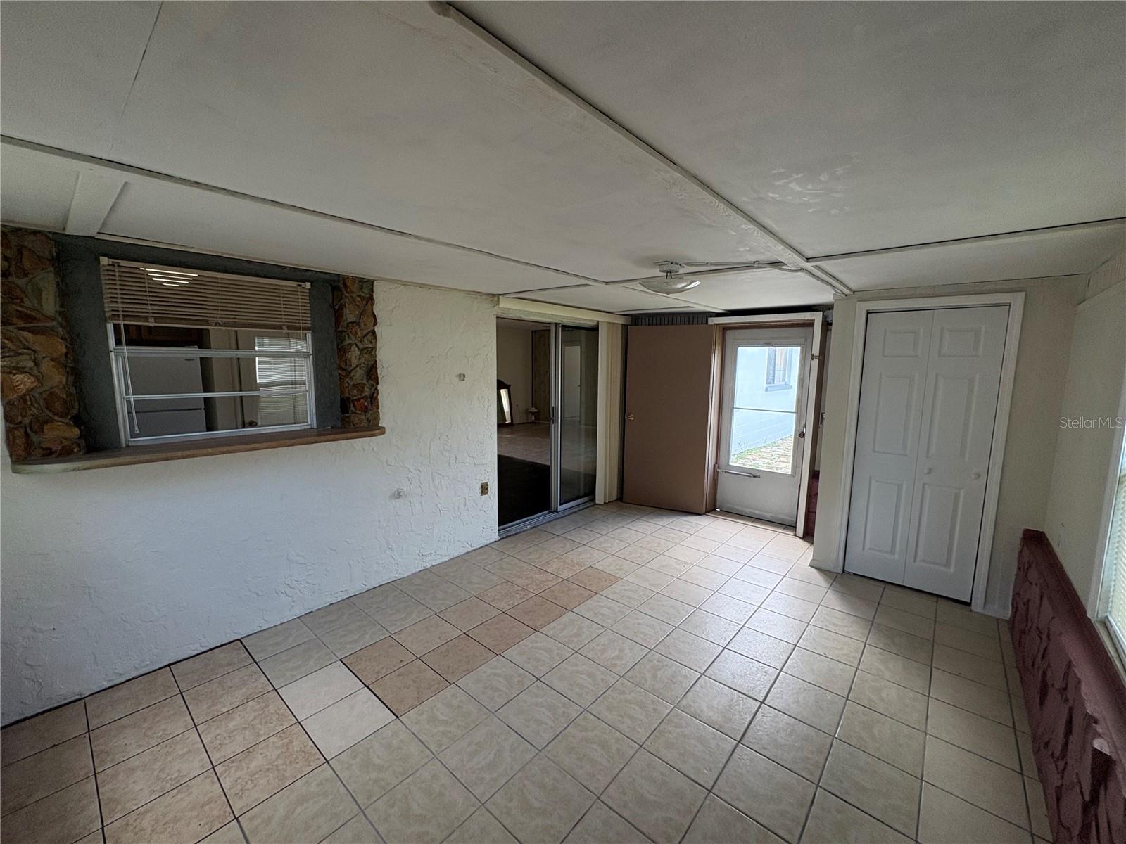 Listing photo id 8 for 6259 108th Avenue N