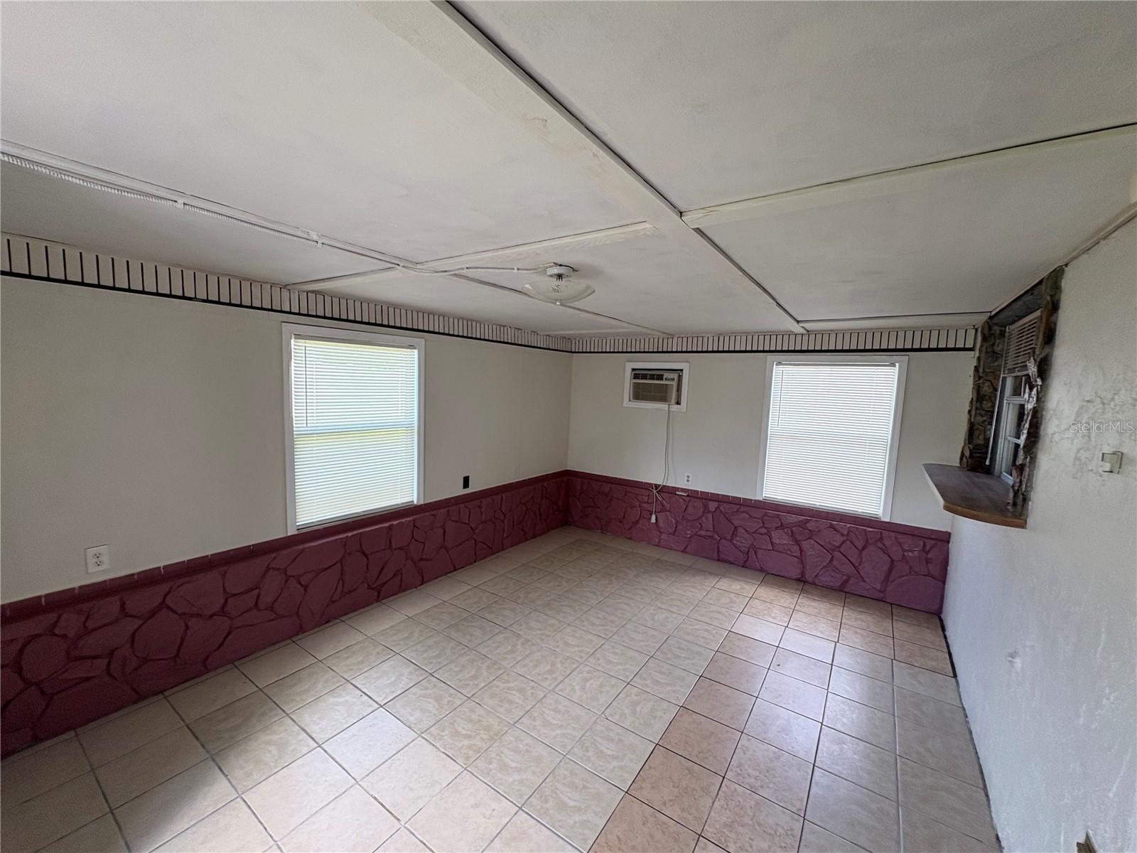 Listing photo id 9 for 6259 108th Avenue N