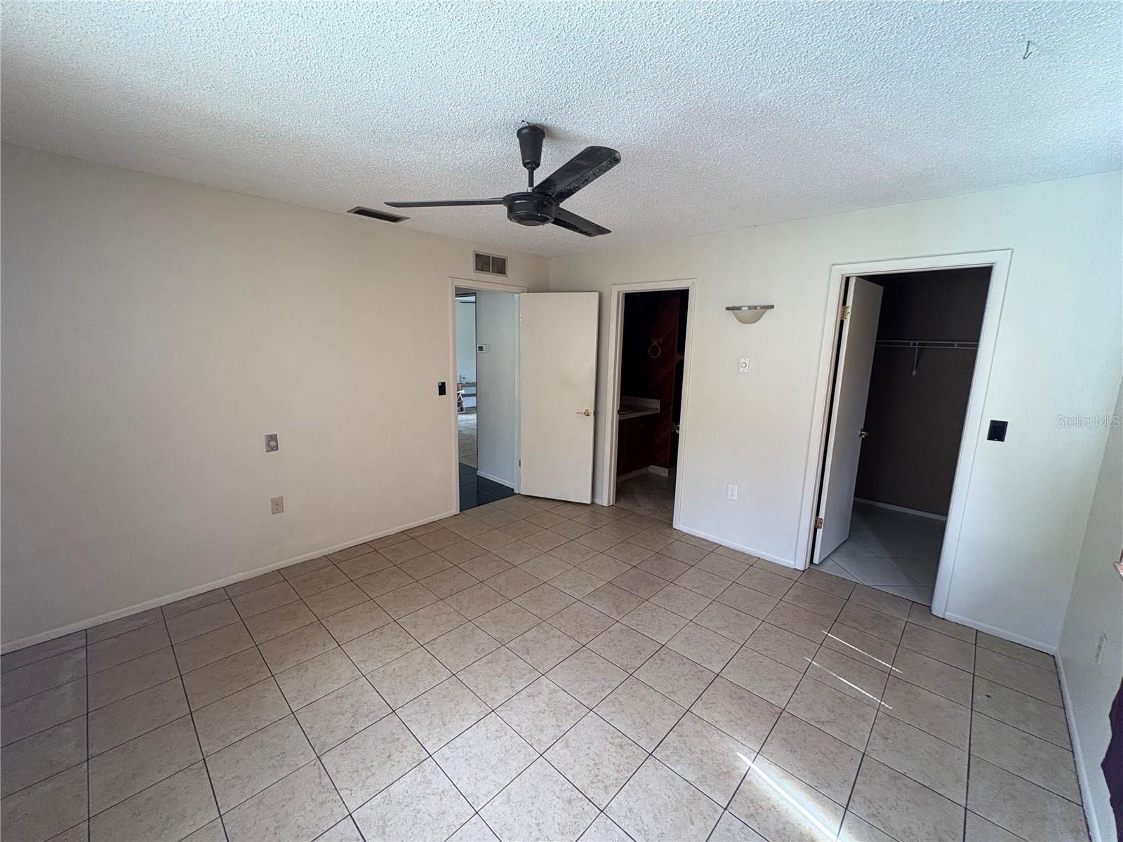 Listing photo id 11 for 6259 108th Avenue N