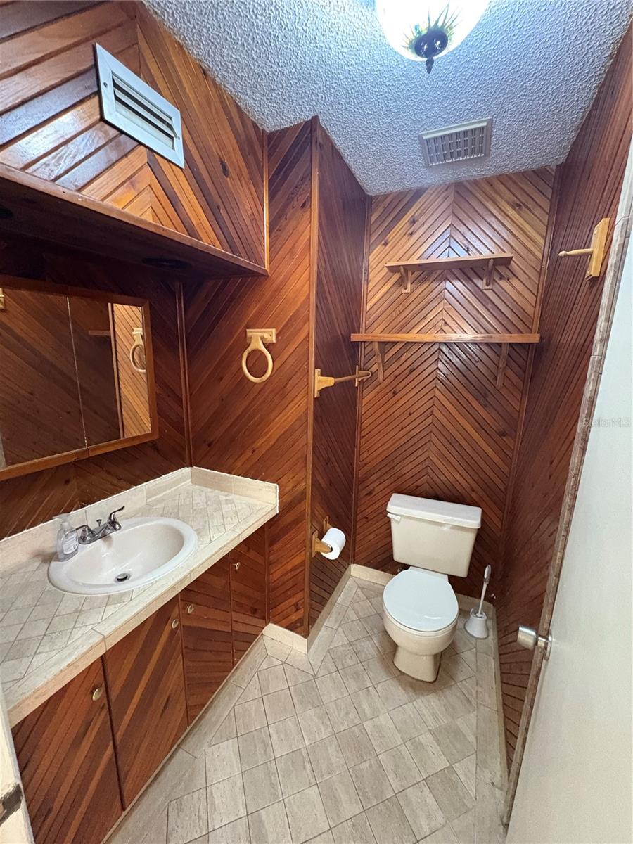 Listing photo id 12 for 6259 108th Avenue N
