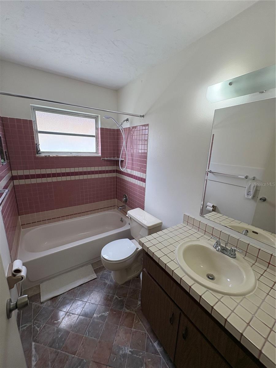 Listing photo id 16 for 6259 108th Avenue N